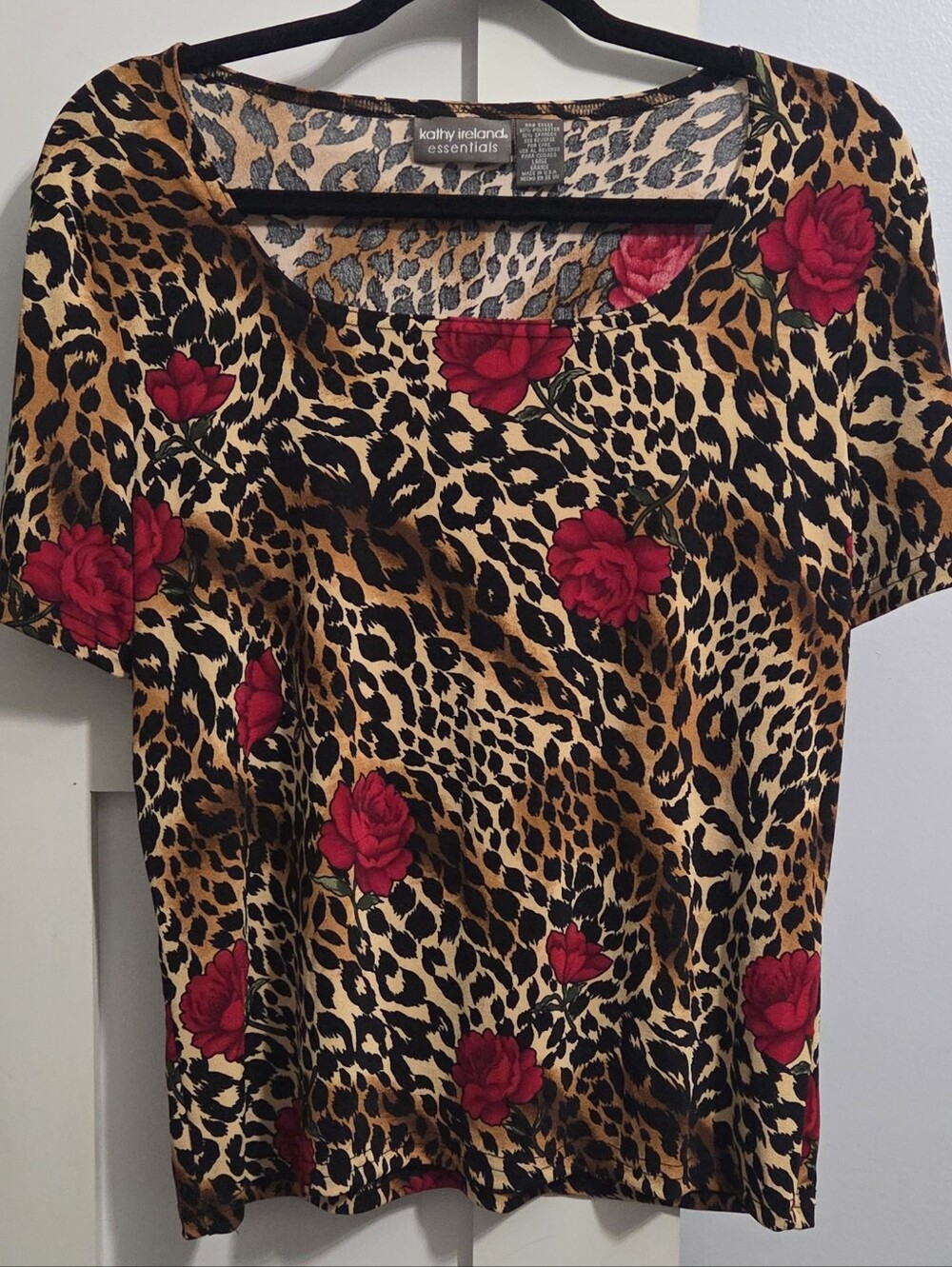 Vintage Y2J - kathy ireland - Leopard Print Short Sleeve Top with Red Roses